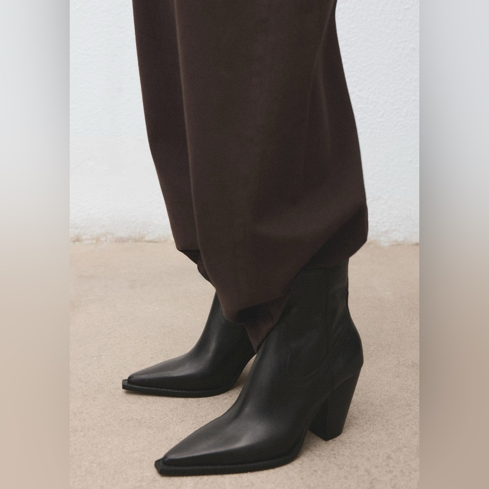 LEATHER ANKLE BOOTS WITH BLOCK HEEL
